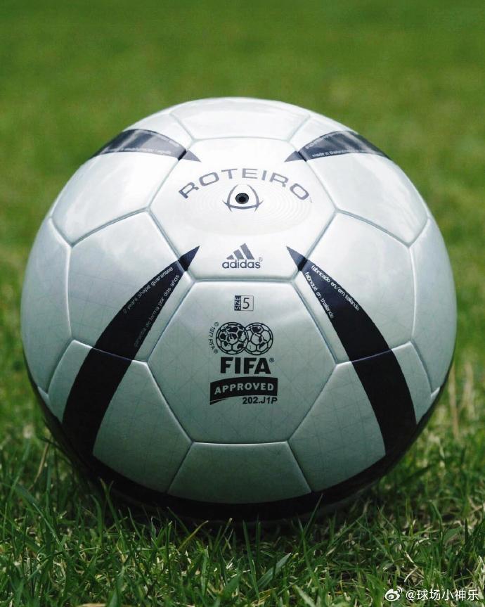 足球教练使用90vs足球比分足研究对手